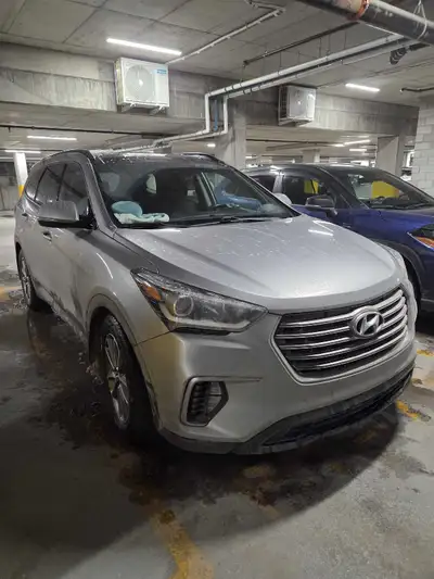 Le prix est négociable Je vends mon Hyundai Santa Fe, un VUS fiable et spacieux, parfait pour les fa...