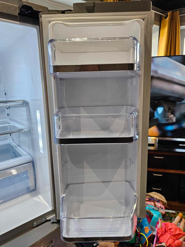 Réfrigérateur Samsung avec tiroir FlexZone et distributeur d'eau dans Réfrigérateurs  à Trois-Rivières - Image 2