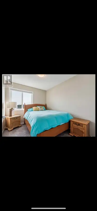 Private Room available for rent from 1st April. Washroom will be shared with 1 person only. 5 minute...