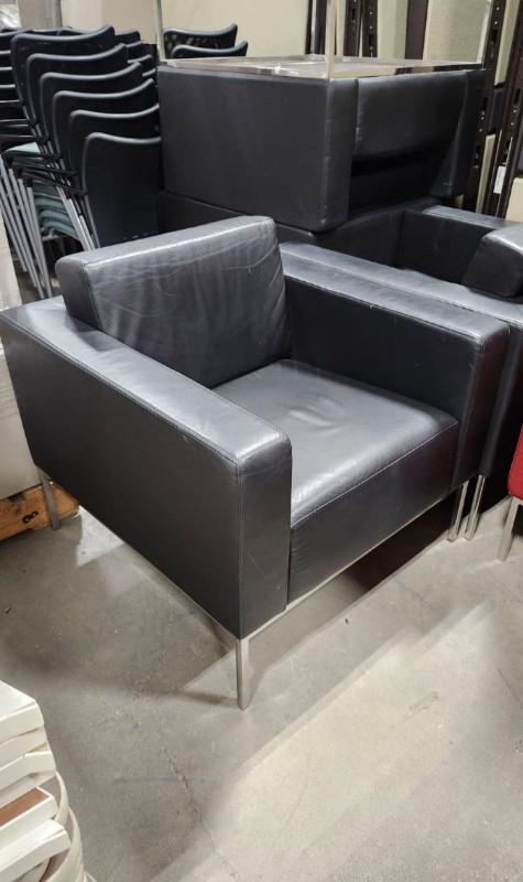 Chairs/pure leather lounge chairs/Excellent condition/450$ in Chairs & Recliners in Mississauga / Peel Region
