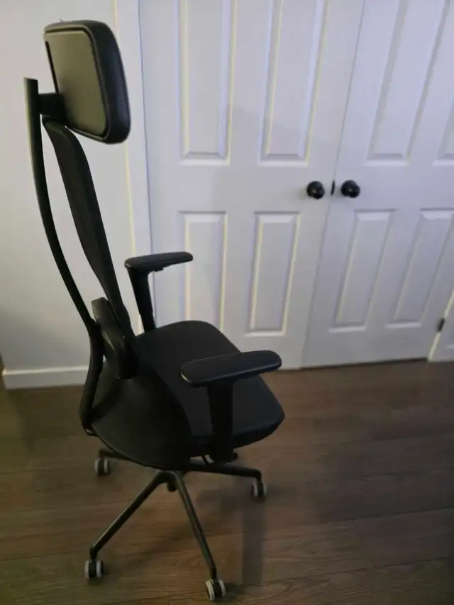 New Office Chair in Chairs & Recliners in Markham / York Region - Image 6