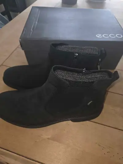 Men's Ecco ankle boots size 13, View more