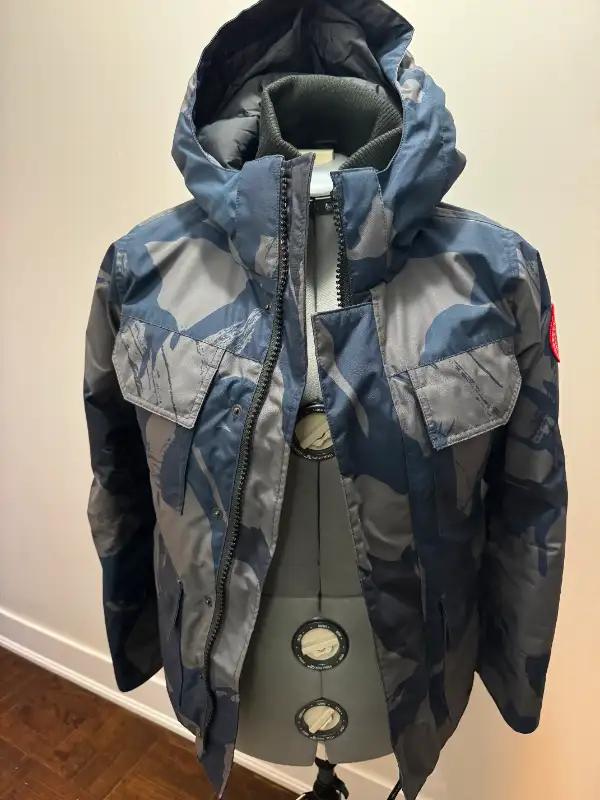 Canada Goose Men's Maitland Parka XS Blue Camouflage in Men's in City of Toronto - Image 2
