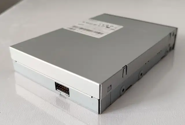 TEAC CA-200 INTERNAL CARD READER DELL HD273 in System Components in Laval / North Shore - Image 3