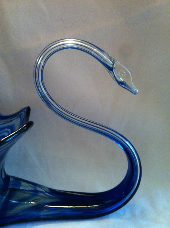 VINTAGE HAND BLOWN SWAN in Arts & Collectibles in Barrie - Image 3