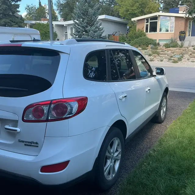 2011 Hyundai Santa Fe with keyless Remote Starter-  one owner