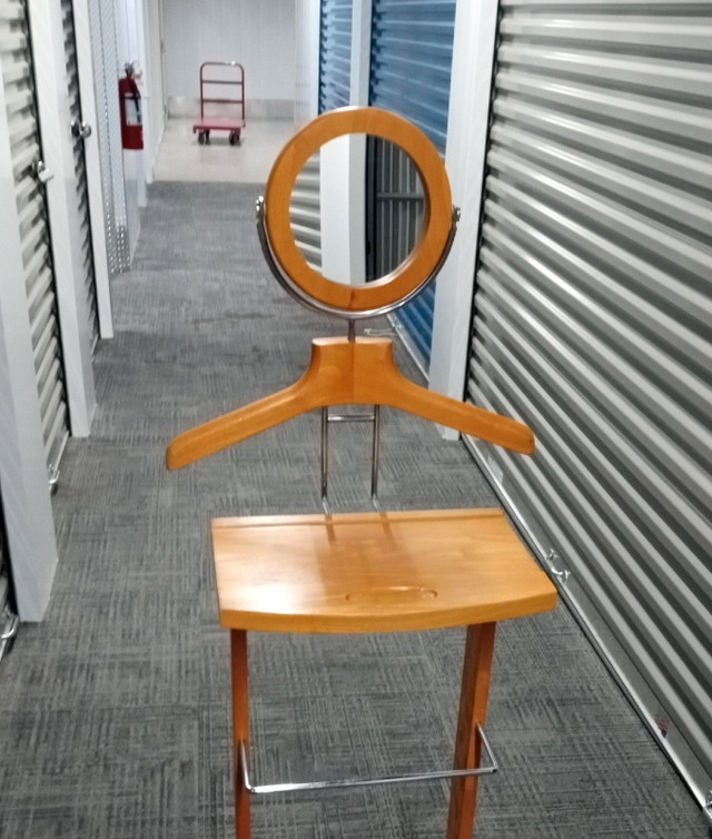 Wood Valet stand with mirror in Other in City of Toronto - Image 3