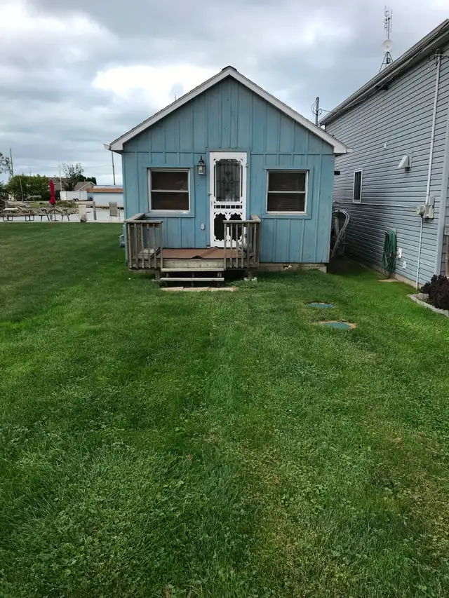 Bugsy's Cottage -Muskie Lake St. Clair- Lighthouse Cove, Ontario in Ontario in Canada - Image 2