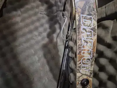 DARTON Compound Bow. Axle to Axle.... 41 1/2" Brace Height... 7" Draw Length... 28" Draw Weight... 5...