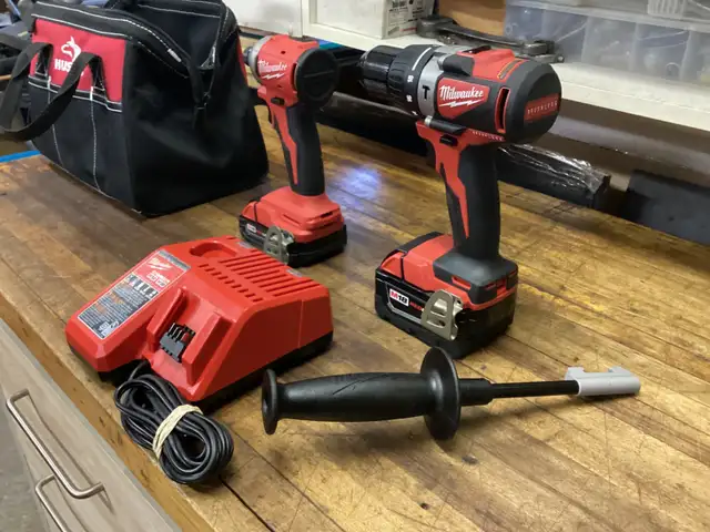 MILWAUKEE M18 BRUSHLESS IMPACT DRIVER and 1/2” HAMMER DRILL KIT in Power Tools in Barrie - Image 5