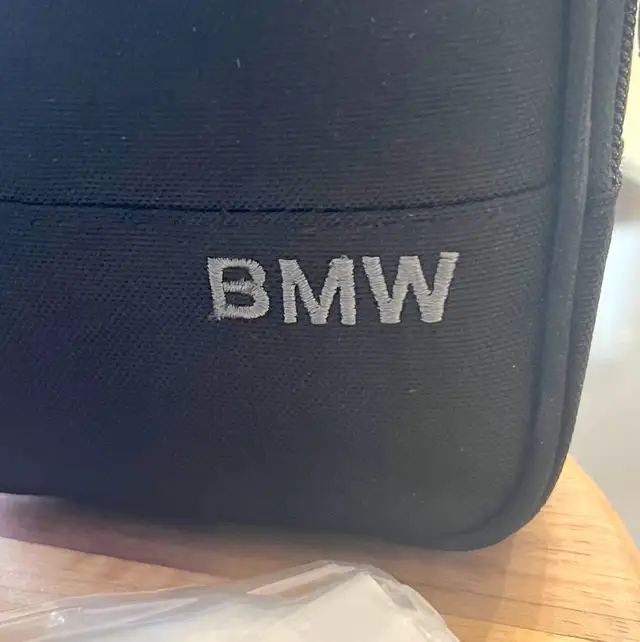 BMW High Performance 5W30 Synthetic Oil 1 L Bottle, Spout & Case in Other in Calgary - Image 6