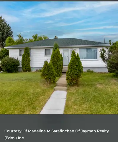 House for sale in Killarney across from Mee Yah Noh school. Lots of privacy. 3 bedrooms upstairs and...