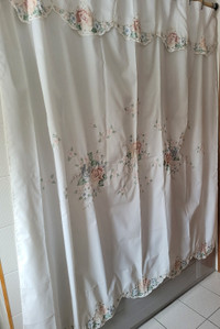 Pretty white polyester shower curtain