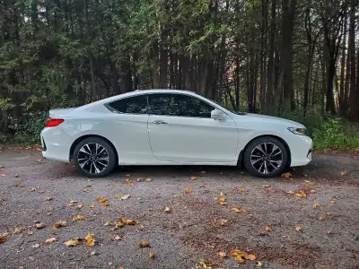 2017 Honda Accord Coupe EX Transmission: 6-speed MANUAL Odometer: 132,000 km Engine: 2.4L 4-cylinder...