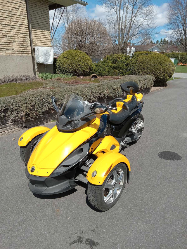 Spyder RS 2008 manuel 5 vitesses 990 cc dans Motos sport  à Ouest de l’Île - Image 2