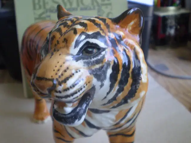 Beswick Wild Animal Figurine - " Tiger " - #2096 - in Arts & Collectibles in Kitchener / Waterloo - Image 10