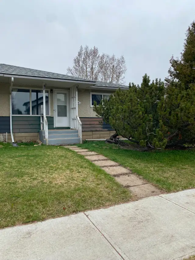 2 Bed 1 Bath Duplex in Highland Park Available June 1st!