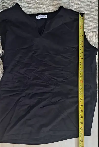 Chandail sans manche marque D'Allaird Medium (H1Y 3E9), View more