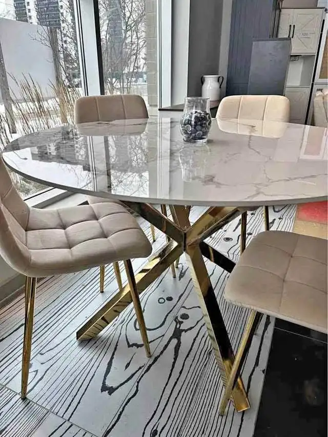 Round Dining Table + 4chairs  in Dining Tables & Sets in Hamilton - Image 2