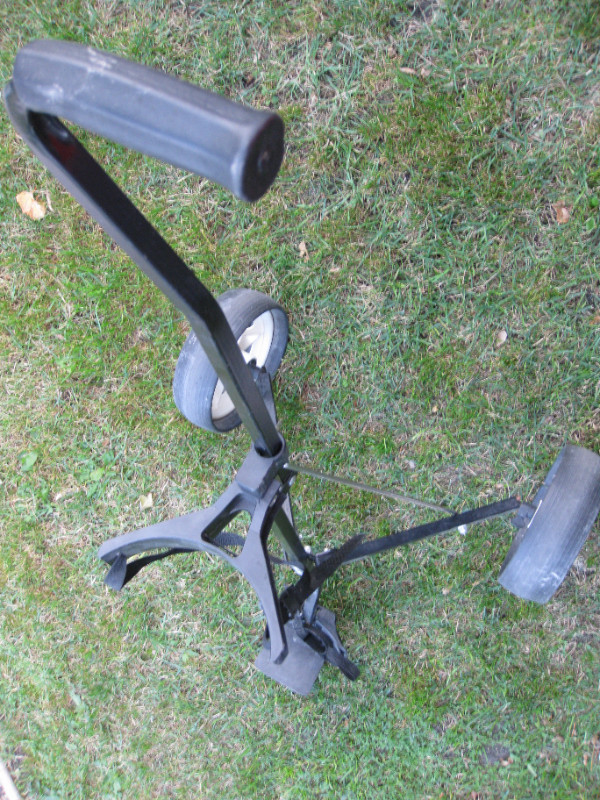 Golf Pull Cart in Good Condition in Golf in Winnipeg - Image 4