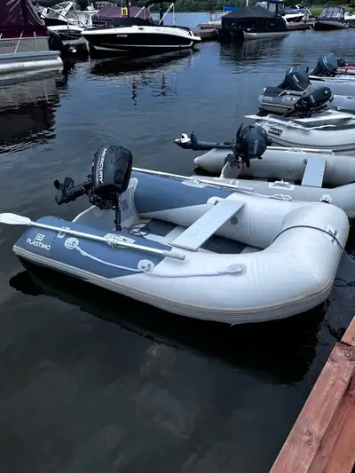 This pre-owned Plastimo dinghy comes equipped with a reliable 6HP Mercury outboard motor, perfect fo...