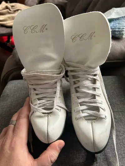 Patin à glace CCM pour femme taille 6 , View more