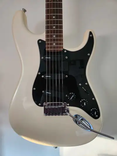 2014 Fender US Strat Deluxe, View more