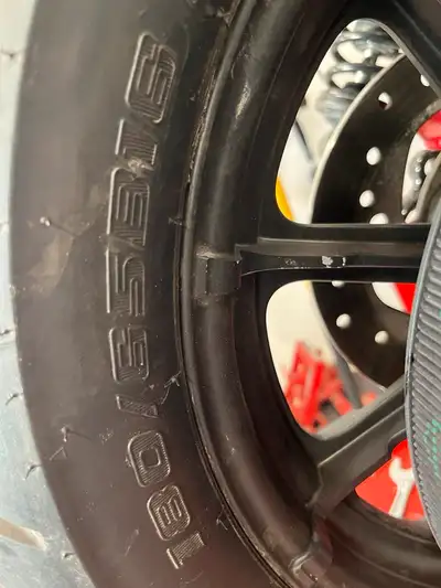 2 roues Sporter avec pneus bas Bas kilomètrage pneu 180 mm inclus 16 pouces arrière 19 avant plus un...