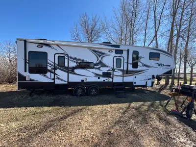 Make: Keystone RV Model: Fuzion 322 FZ322 Type: Toy hauler (garage + living space) 2011 ⸻ Key specs...