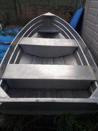 WANTED 10-12’ aluminum boat