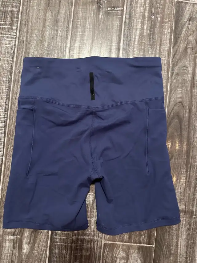 Women’s Medium Reebok Shorts in Women's - Bottoms in Mississauga / Peel Region - Image 3