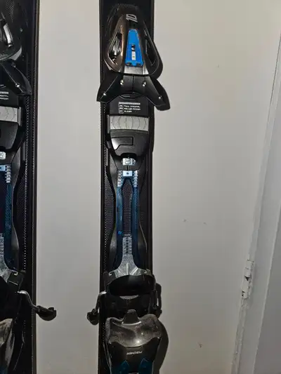 Never used/ jamais utilisé 170 cm avec fixation / with bindings