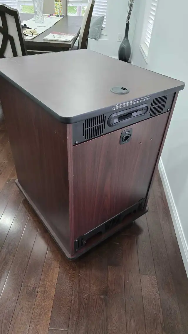 Middle Atlantic Mobile Furniture Rack, MFR 1627GC  in Performance & DJ Equipment in Oakville / Halton Region - Image 7