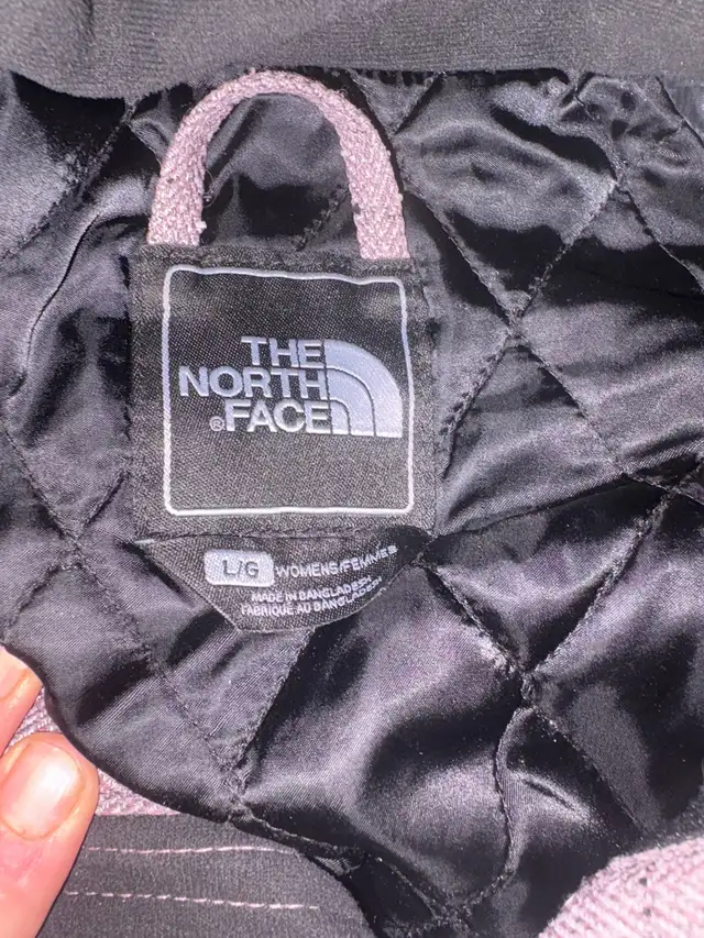 Ladies NORTH FACE winter jacket in Women's - Tops & Outerwear in Strathcona County - Image 4