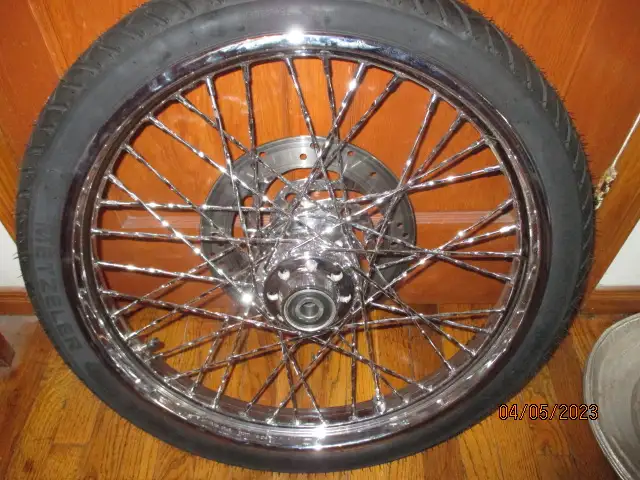 Harley Davidson seats and wheels and parts in Motorcycle Parts & Accessories in City of Montréal - Image 8