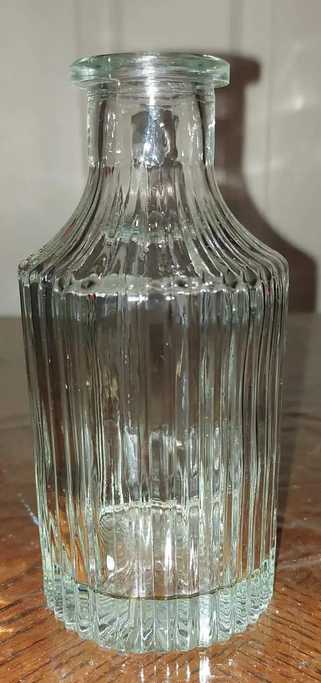 VINTAGE MINI BUD VASE