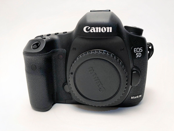 CANON EOS 5D MKIII KIT / MINT CONDITION !!! in Cameras & Camcorders in St. Catharines