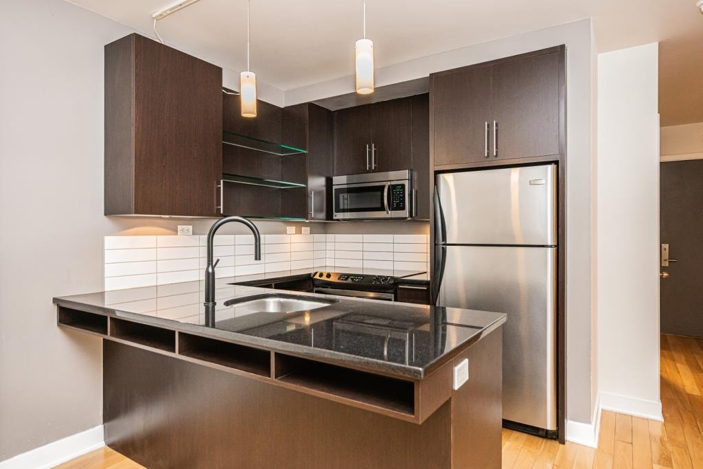 3 1/2 Griffintown Condo for Rent, 650 sqft, 1 Bedroom + Office — photo 3