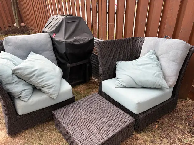 sunbrella love seat module  in Patio & Garden Furniture in Oakville / Halton Region - Image 2
