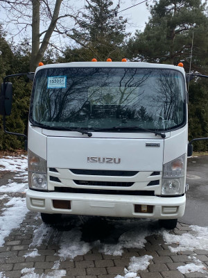 Selling used isuzu truck