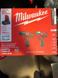 Milwaukee M12 Cordless Drill/Driver Impact Combo 3 Batteries
