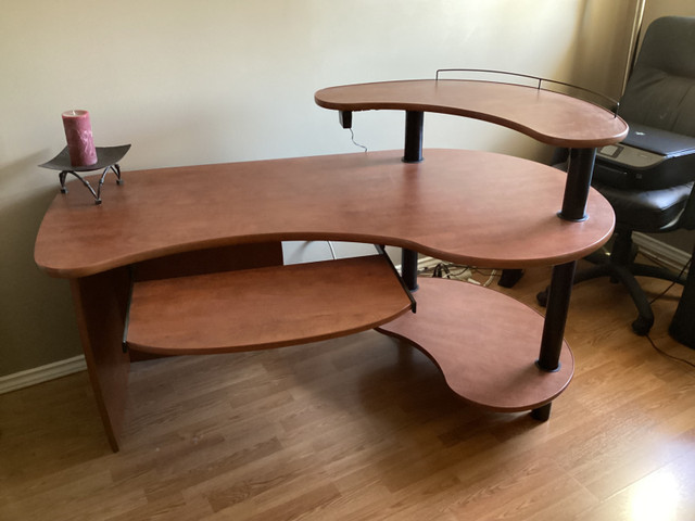 Computer desk in Desks in Edmonton