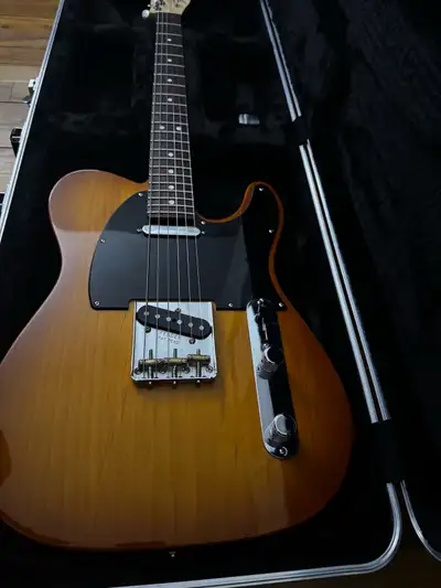 2019 Fender American Performer Telecaster Honey burst, vintage tuners, modern C neck. Great tele in...