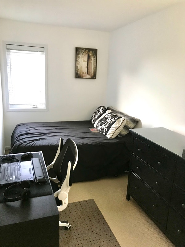 Jan OPG 850 Mnth 250 Week Wifi Tv Furnished in Pickering TH Room