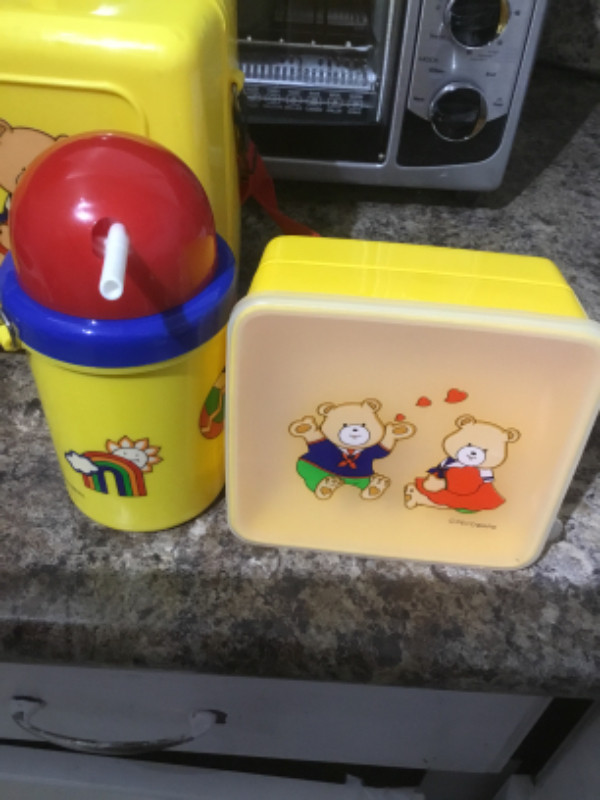 Pecoware Lunchbox by Sheng and Jiumn I in Arts & Collectibles in Markham / York Region - Image 2