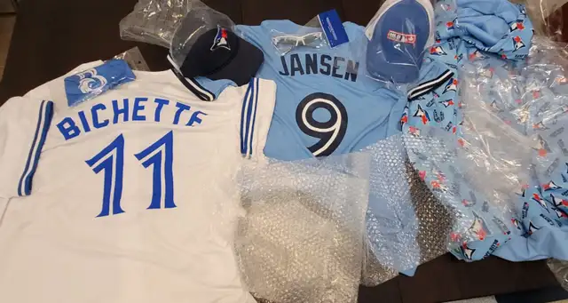 Vladimir Guerrero Jr Bobbleheads Bo Bichette Danny Jansen Jersey in Arts & Collectibles in Markham / York Region - Image 11