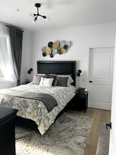 Grand 5 1/2 à Louer, situé sur Laure Conan, Plateau St-Joseph. Le prix incluant tous les services, a...