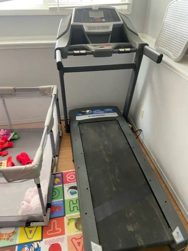 Horizon Treadmill in Exercise Equipment in Regina - Image 2