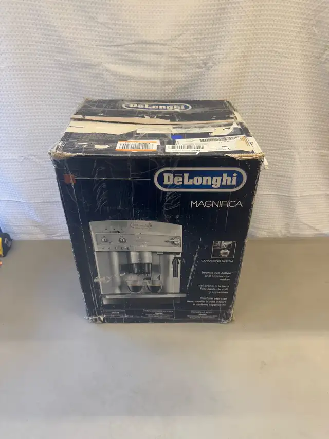 De'Longhi Espresso & Coffee Machine in Coffee Makers in Hamilton - Image 3