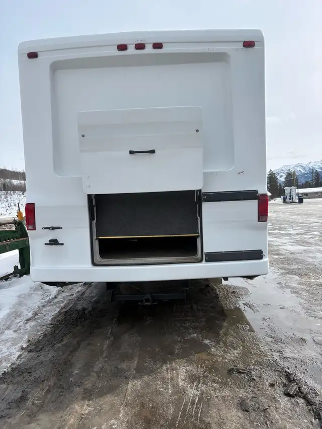 Renovated Damen intruder motorhome in RVs & Motorhomes in Grande Prairie - Image 4